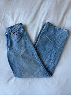 H&M Divided Light Wash Straight Leg Jeans – Size 4